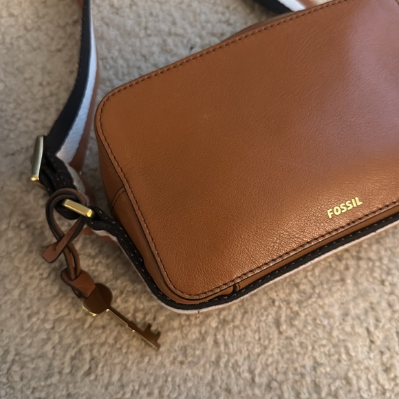 Fossil Crossbody - Picture 2 of 4